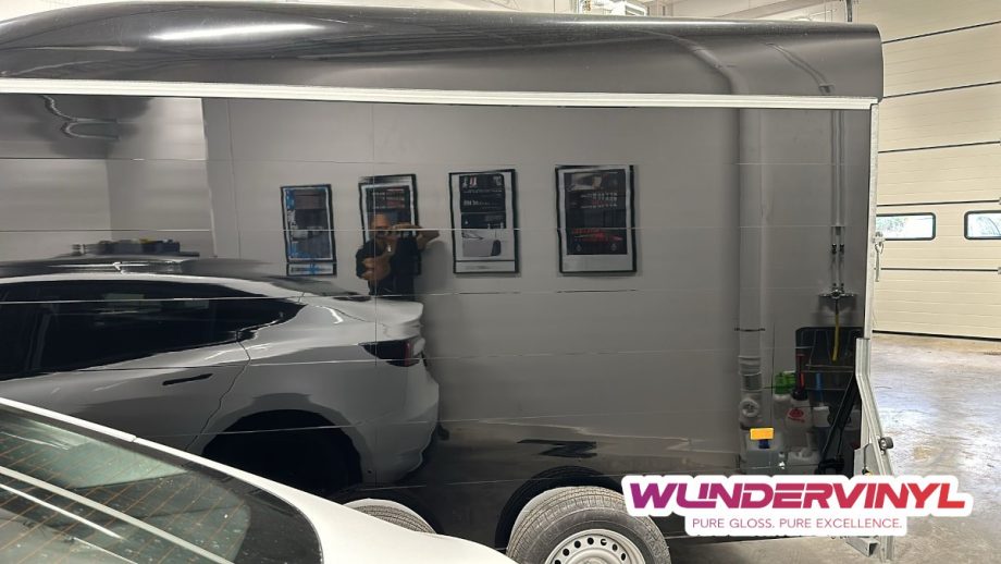 WunderVinyl Super Gloss+ Piano Black wrappingvinyl